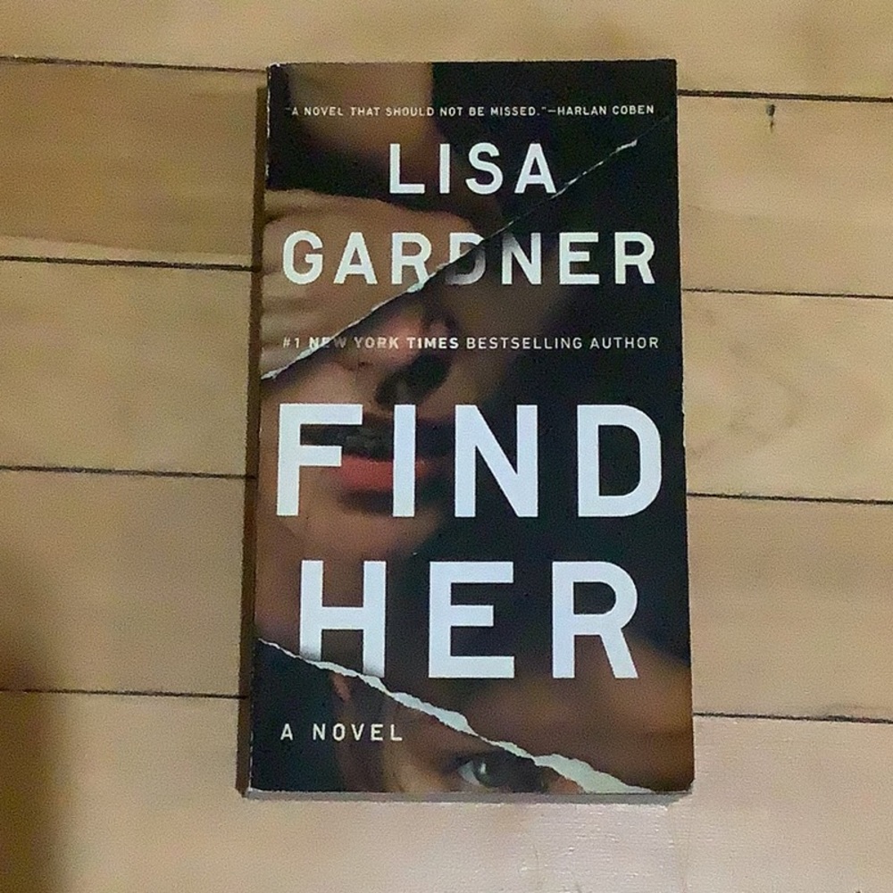 🏖2 Sets of Books for $13🏖 EUC Paperback Books - Picture 4 of 6